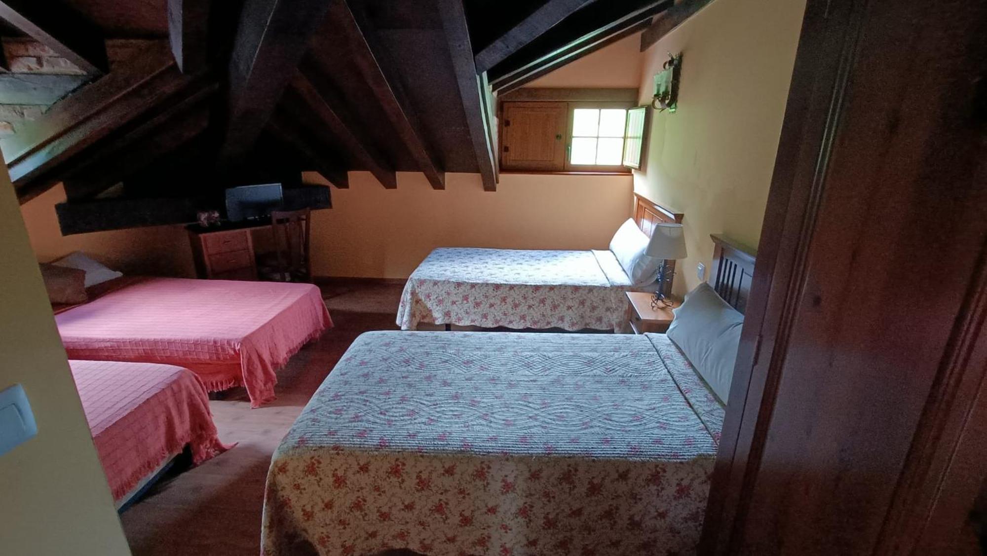 Trisileja Posada El Manjon Barros Luaran gambar