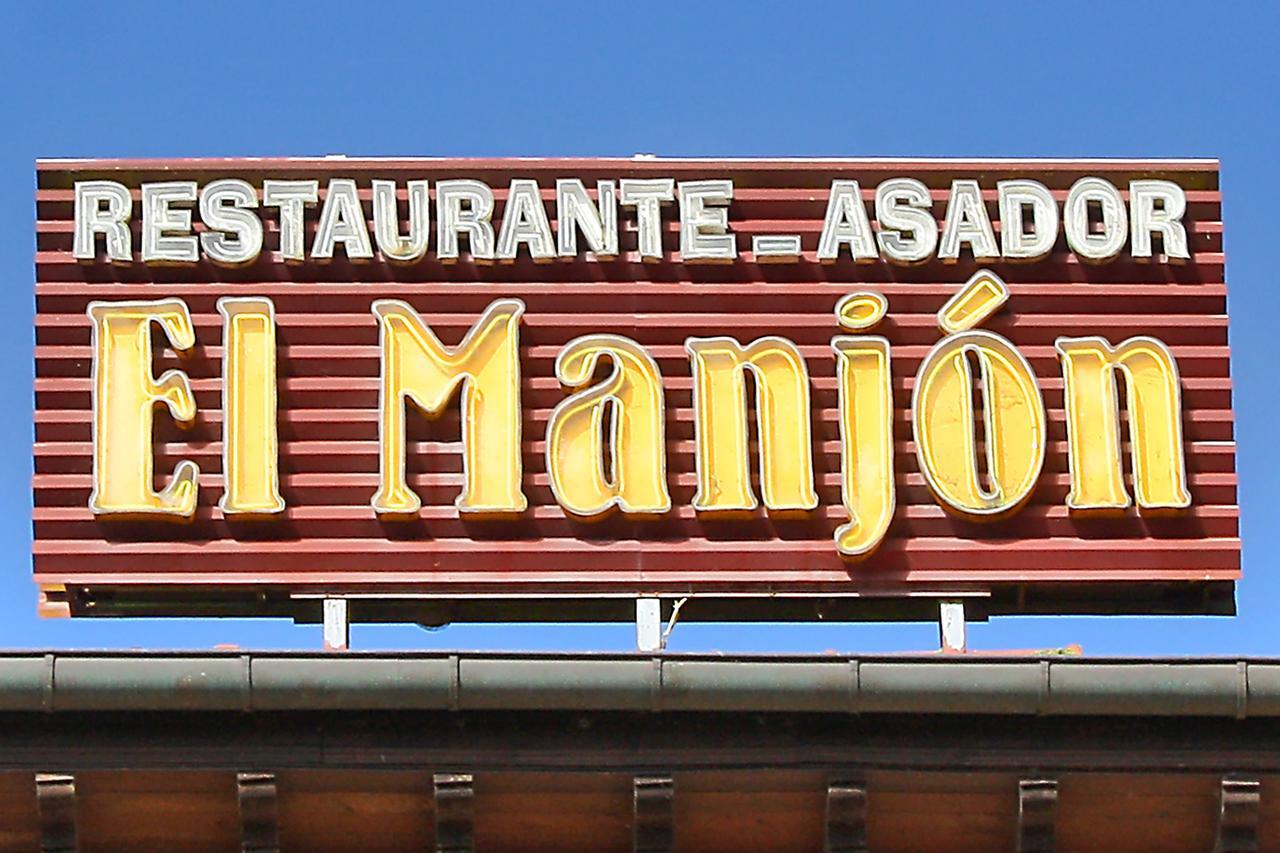 Trisileja Posada El Manjon Barros Luaran gambar